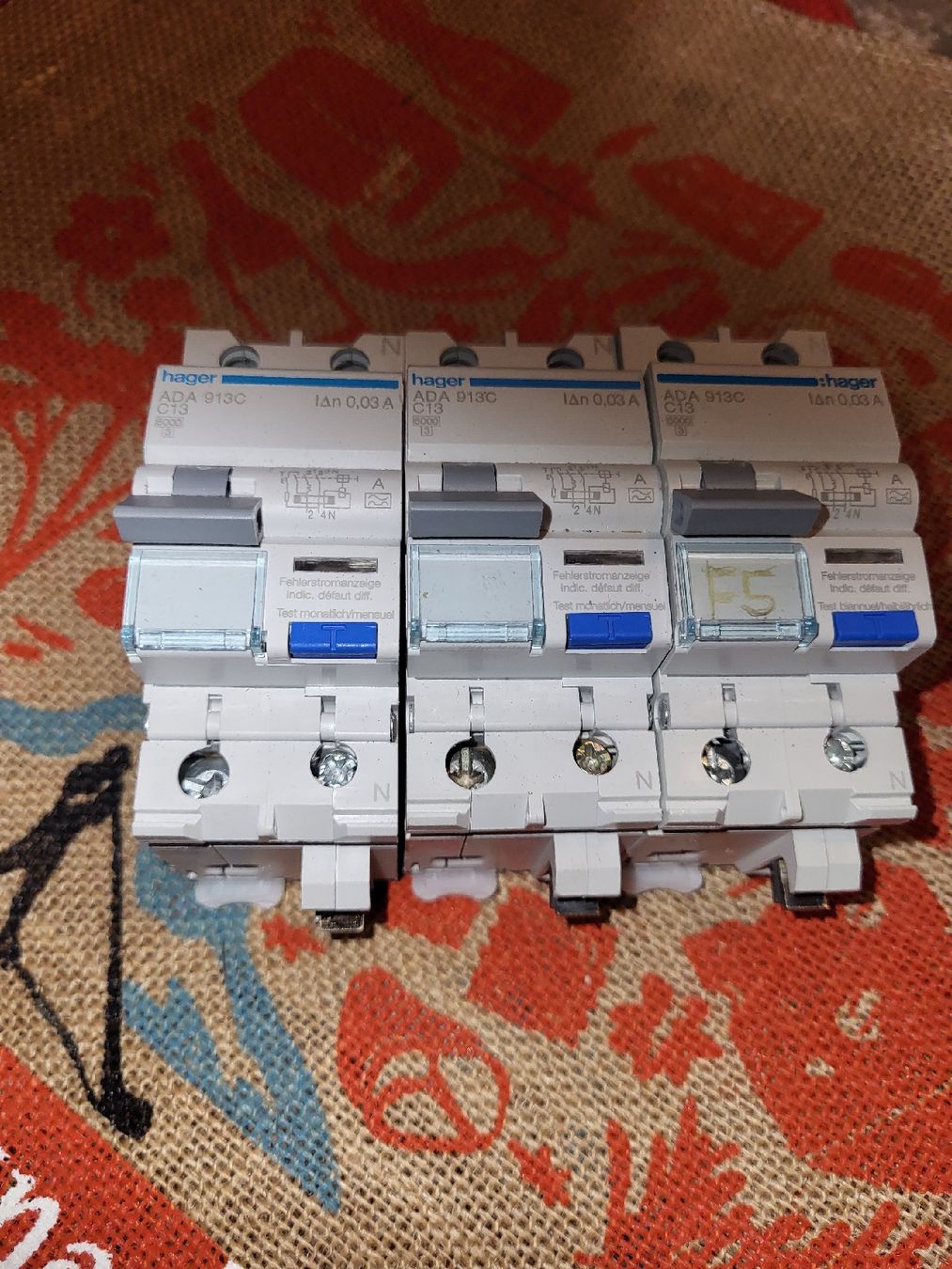 Hager Alimentazione elettrica: Fehlerstromschutzschalter – Usato da Kriens venduto da Marem