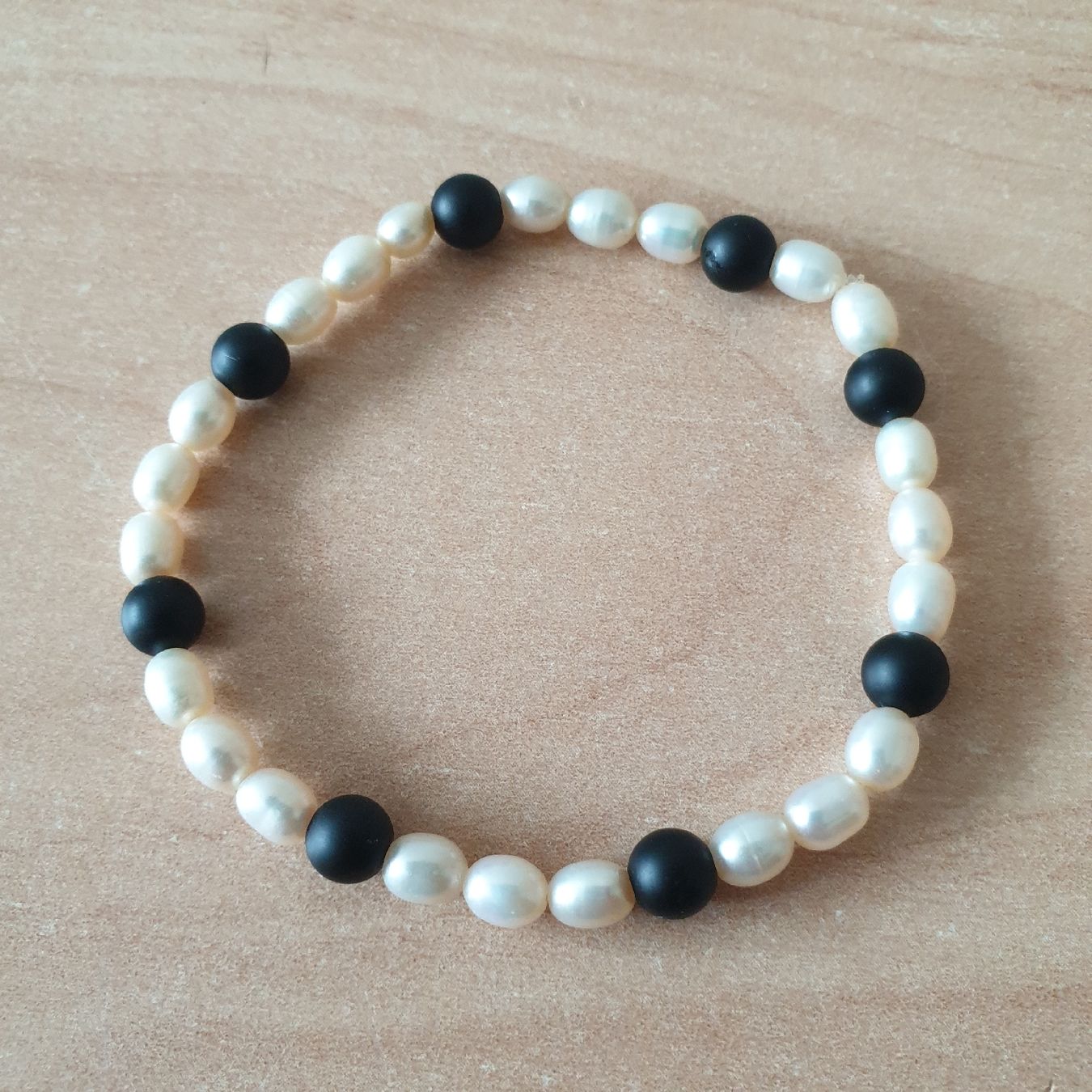 Bracciali & Braccialetti: Süsswasser Perlen und Apatitstein Elastarmband Länge 18cm  – Usato da Winterthur venduto da katzen07