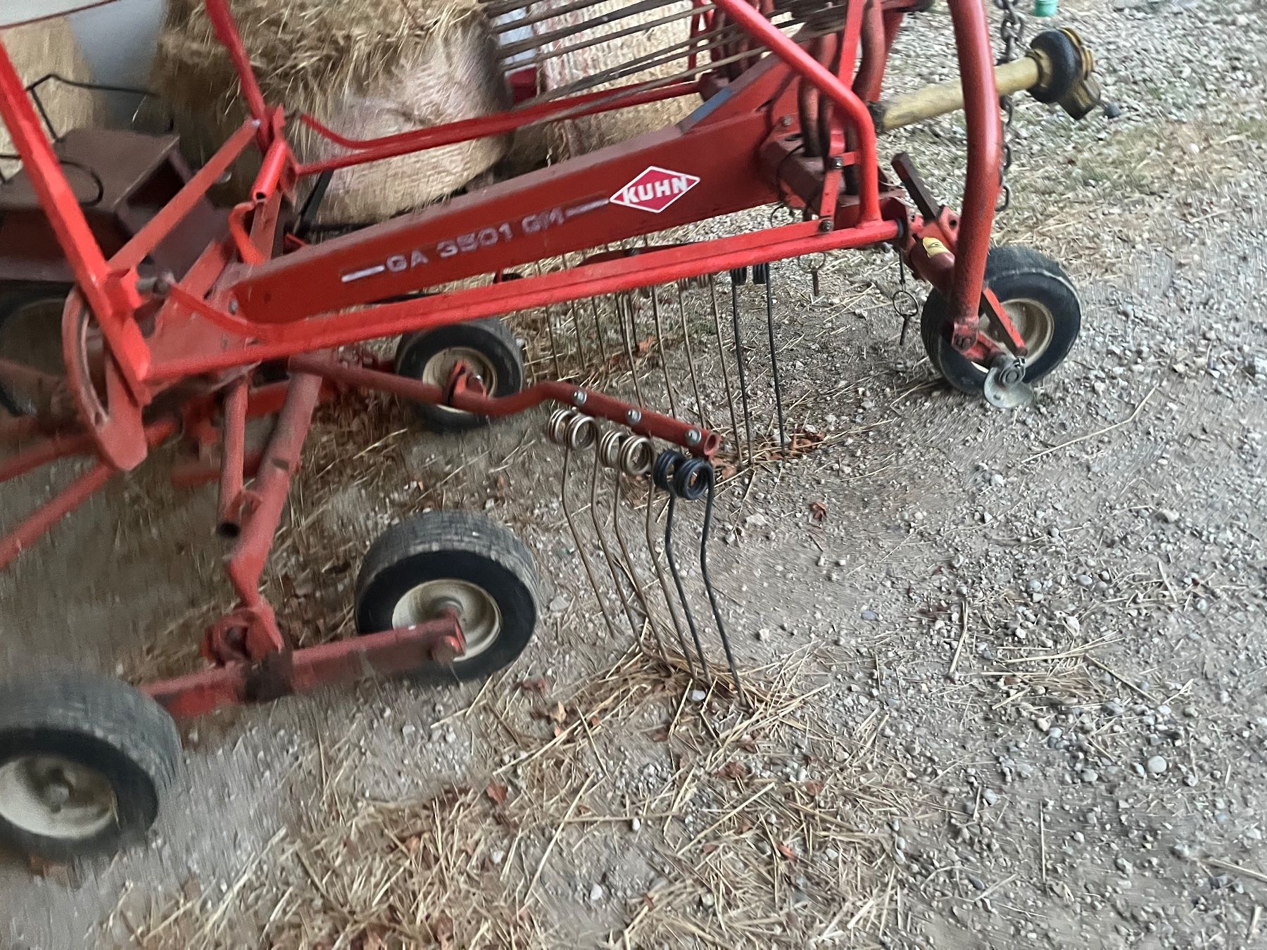 Kuhn Raccolta foraggio grezzo: Kuhn Schwader – Usato da Kilchberg BL venduto da ben_5qdy 4