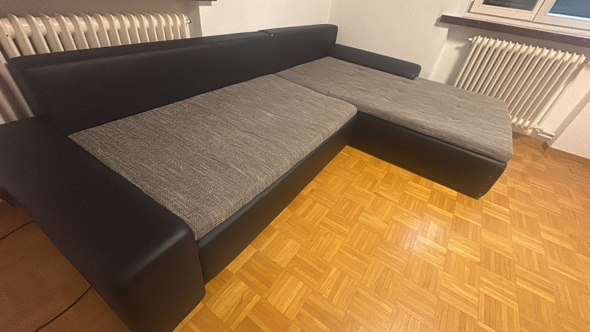 Sofas: Grosses Ecksofa / Wohnlandschaft Schwarz-Grau  – Gebraucht aus Heerbrugg von verkaufat 1