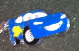 CARS : 1 pendentif émaillé (BLEU)