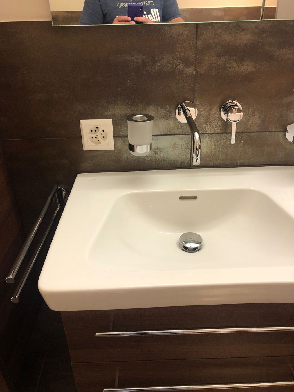 Alterna Mobili per bagno: Alterna Badmöbelset mit Seitenmöbel und Wandmischer – Usato da Oberweningen venduto da Jelo 4