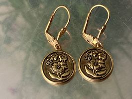 Boucles d'oreilles dorées motif floral fermoir français 2 cm