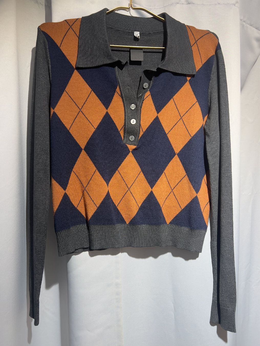 Maglioni & Felpe: Klassischer Pullover mit Rautenmuster und Kragen – Nuovo e nell'imballaggio originale da Zürich venduto da Naebeli