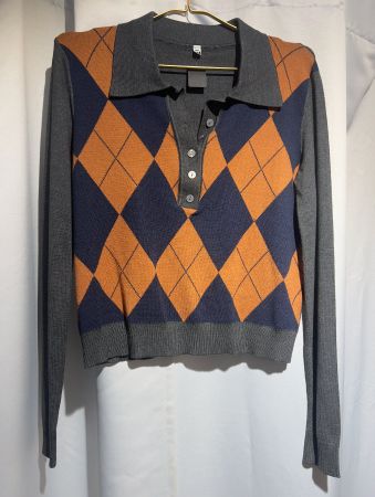 Klassischer Pullover mit Rautenmuster und Kragen
