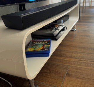 Mobili TV: Designer Fernseh-Board weiss mit Chromfüssen – Usato da Hagendorn venduto da RolandM 1