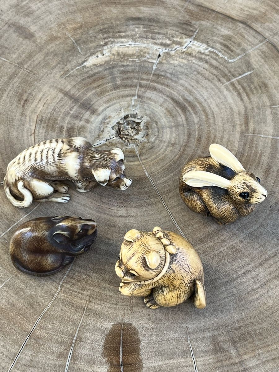 Statuette: 4 netsuke bunny, hund, ratte, welpe – Usato da Lengnau BE venduto da Meij 1