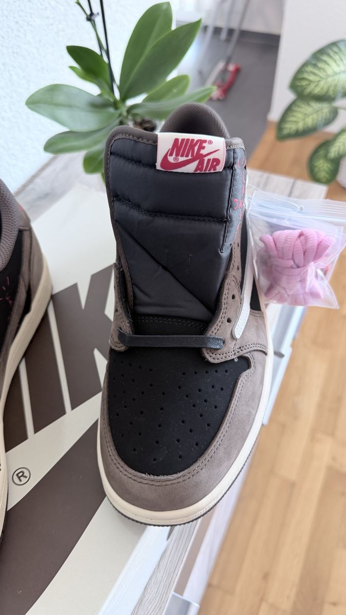 Jordan Scarpe da uomo: Nike Air Jordan 1 Low Gross 43 – Nuovo e nell'imballaggio originale da Buttikon SZ venduto da mei_s7q9 1