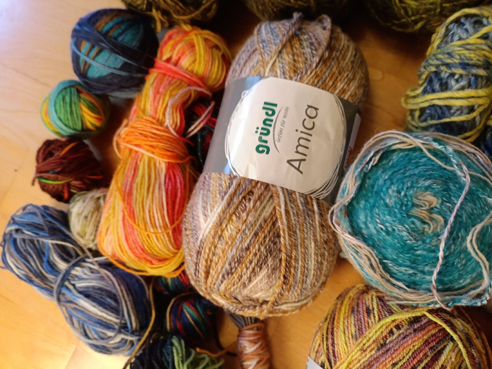 Lana: großes Wollpaket 2,7 kg – Nuovo (secondo la descrizione) da Marbach SG venduto da BL19 7