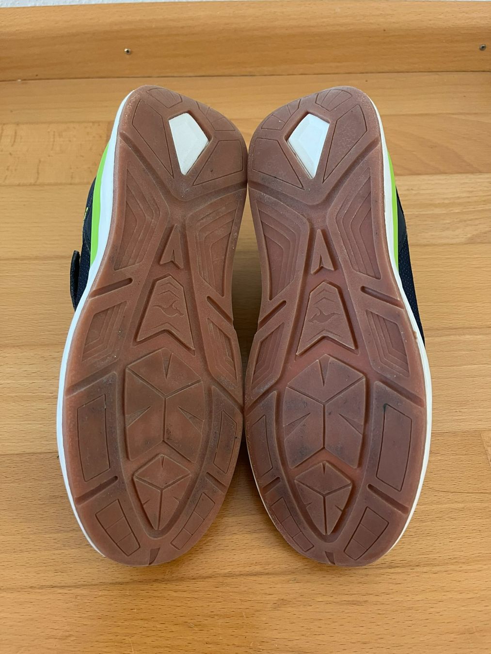 Chaussures garçon: KangaROOS Hallenschuhe Jungen Grösse 35 – D'occasion à Muttenz par Juvenile33 4