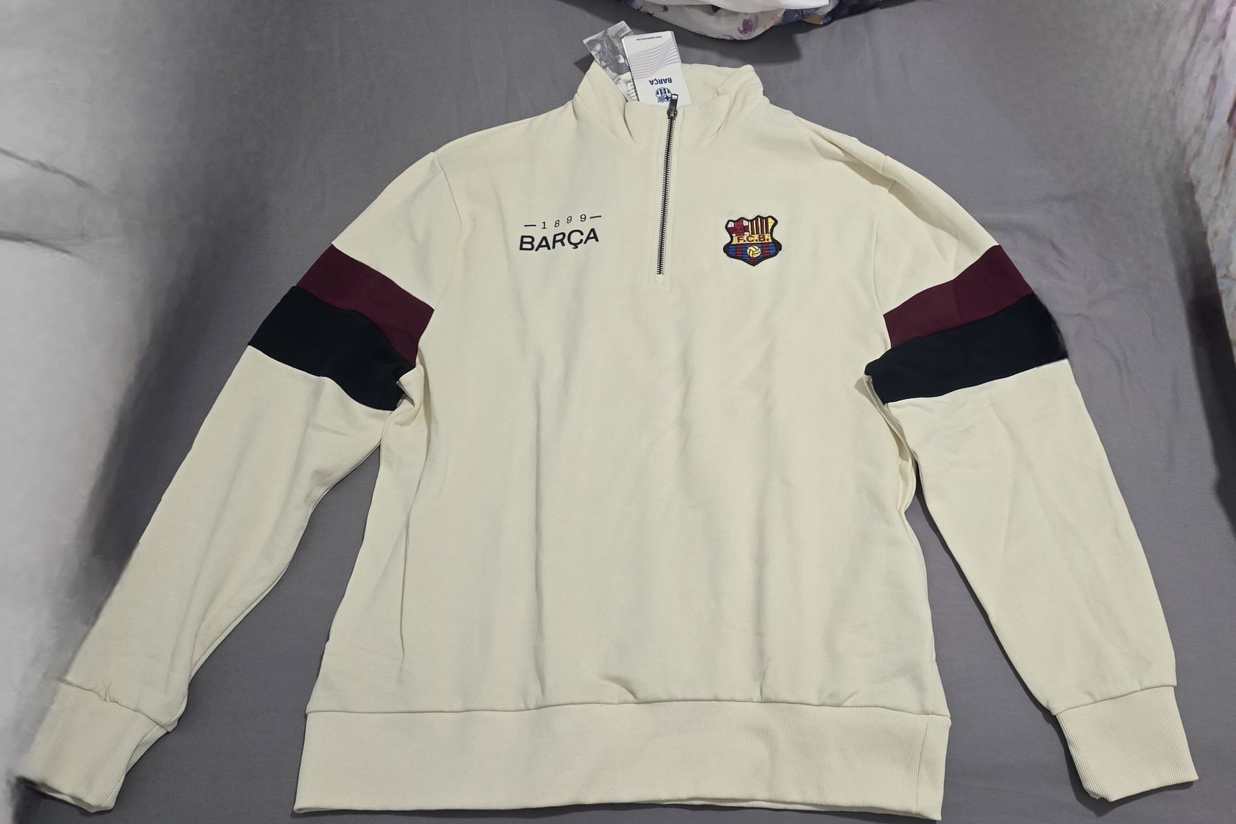 FC Barcelona Maglioni & Felpe: FC Barcelona Pullover Grösse XL, Neu mit Etikett – Nuovo e nell'imballaggio originale da Seuzach venduto da K_N