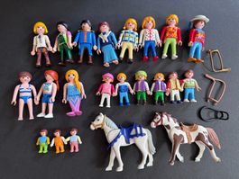 Playmobil Figuren Konvolut mit Pferden und Zubehoer