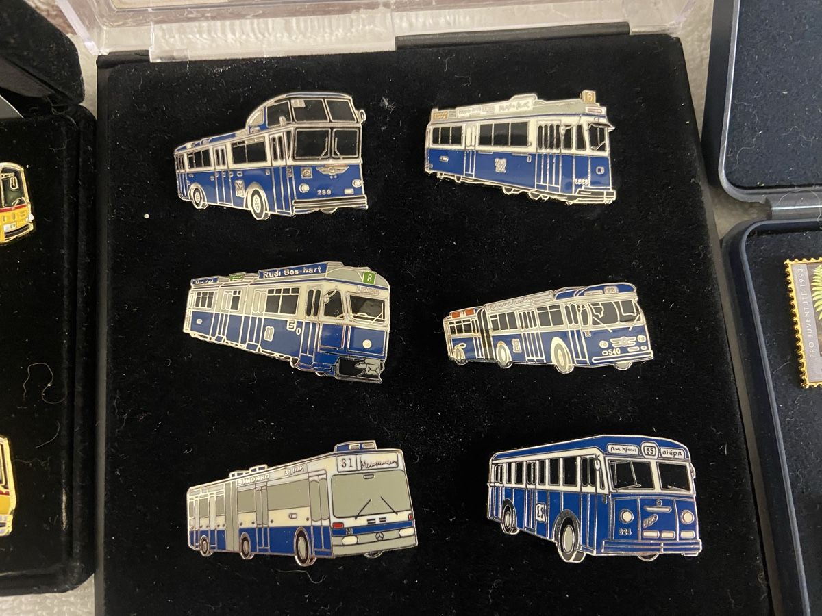 Plaketten & Abzeichen: Pro Juventute Briefmarken Pins -Vbz,Post Auto usw.Pins – Gebraucht aus Dietikon von brocki-eyra 7