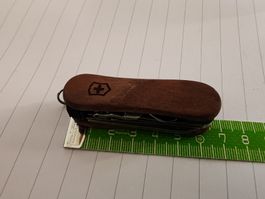 Victorinox Offiziersmesser Holz 65 mm - perfekt für den Somm
