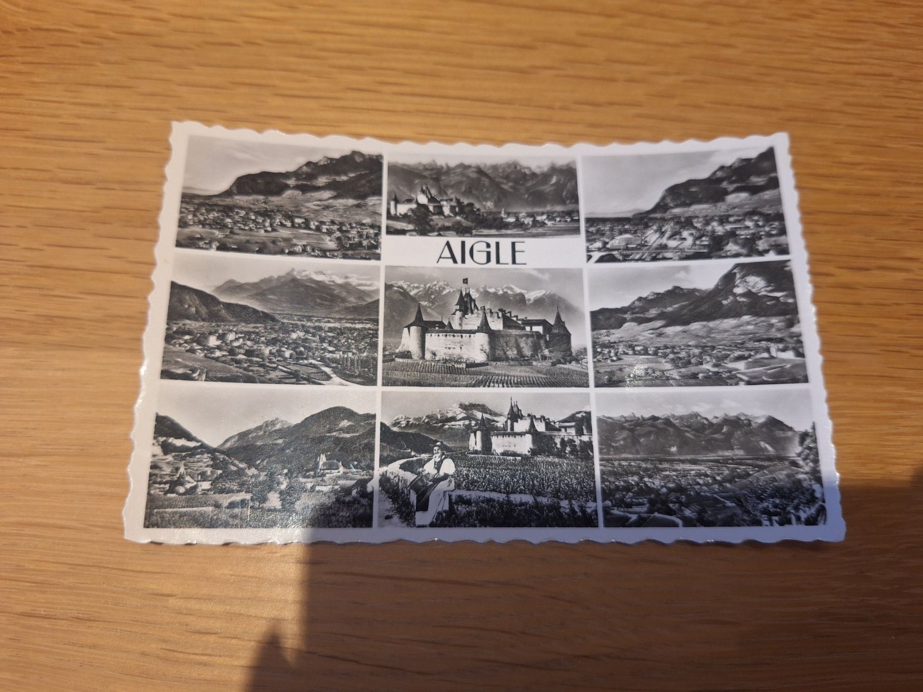 Cartoline postali: AIGLE Ansichtskarte, Chateau, Schwarzweiss, 9 Bilder – Usato da Wanzwil venduto da chlinih93