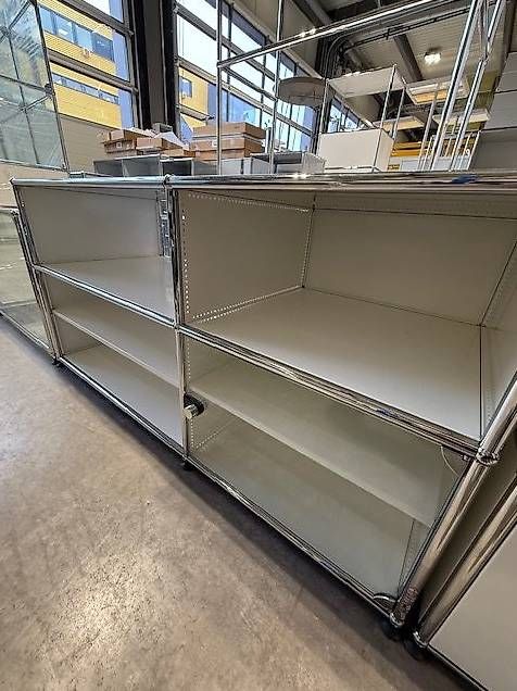 USM Kommoden: USM Sideboard weiss mit Glastür, Ausstellungsmodel – Gebraucht aus Lenzburg von Buerokonz