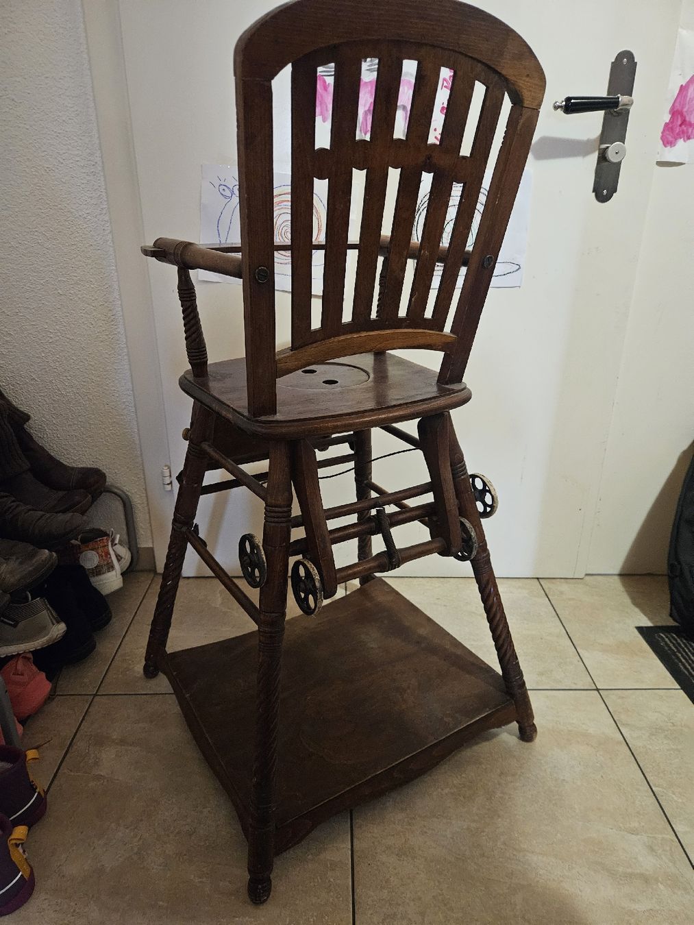 Chaises: kinderstuhl  antik – D'occasion à Schwellbrunn par Omega-alpha 3