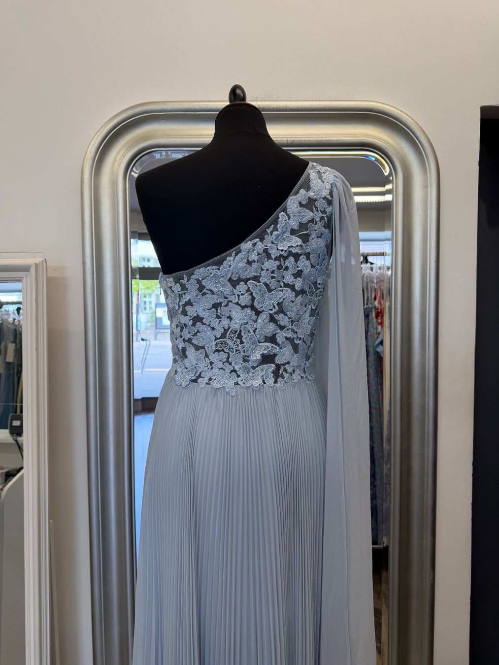 Vestiti: Elegantes Abendkleid One-Shoulder Hellblau Gr. 38 neu – Nuovo (secondo la descrizione) da Schlatt ZH venduto da xhesiesi 4