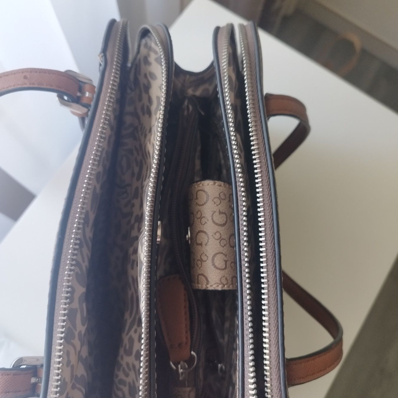 Guess Borse da donna: Guess Handtasche wie Neu, mit Staubbeutel (1) – Nuovo (secondo la descrizione) da Weiningen ZH venduto da traudl102 3