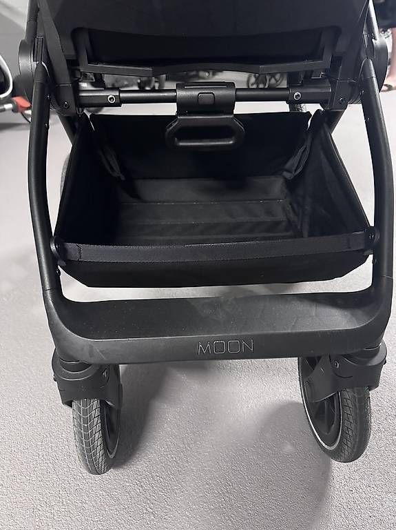 Carrozzine: MOON Gio+ Kinderwagen Schwarz – Usato da Cham venduto da acl_pbj2 2