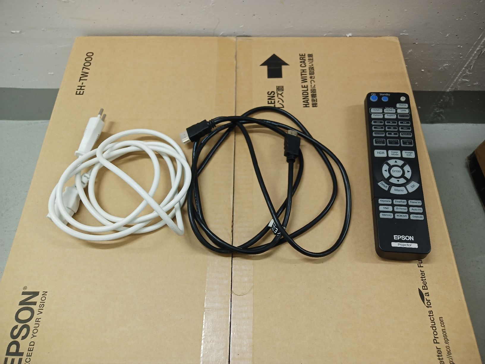 Epson Videoprojektoren: Home Cinema Epson EH-TW7000 – Gebraucht aus Berg am Irchel von Saruvuatore 3