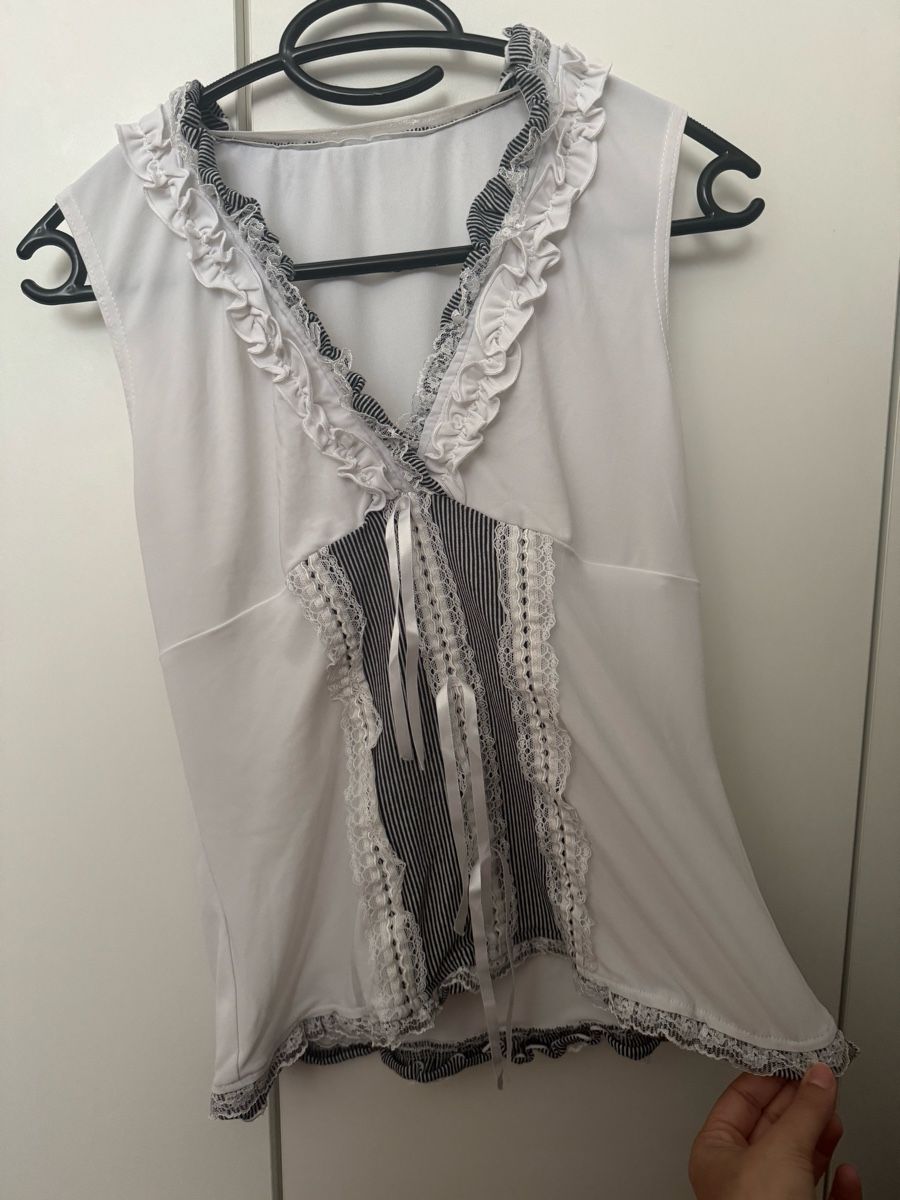 Top: Top vintage blanc à volants – Usato da Meyrin venduto da mai_pl7s
