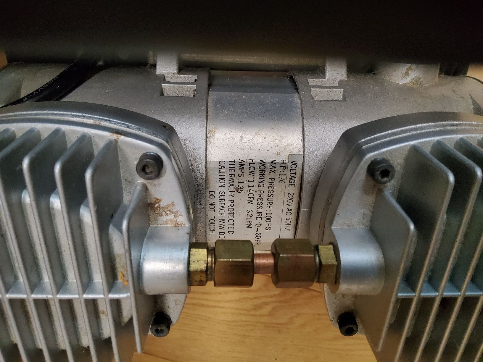 Compressori: Diverses Airbrush Material inkl. Möbel und Kompressor – Usato da Hinwil venduto da Nabe1 5