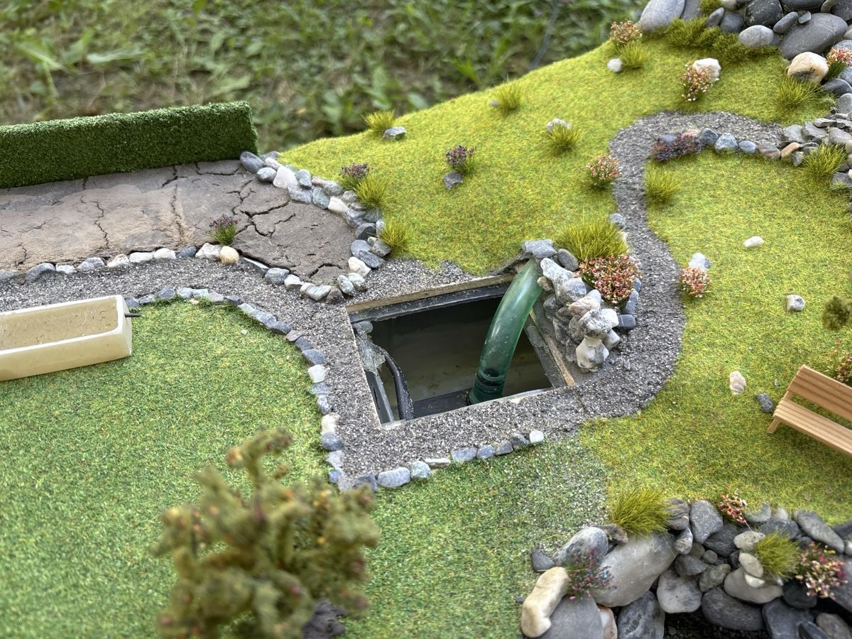 Kit di modellismo & Modellini statici: Modellhaus mit Garten und Bach – Usato da Chur venduto da Kliiholz 3