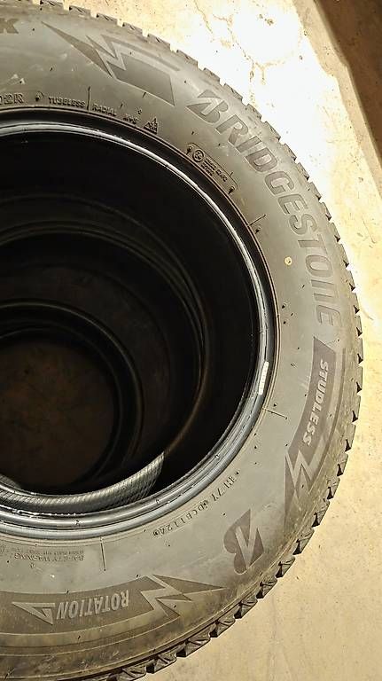 Bridgestone Pneus & Kompletträder: Bridgestone Blizzak DM-V3 Winterreifen – Gebraucht aus Rothenthurm von Studibreaker 2