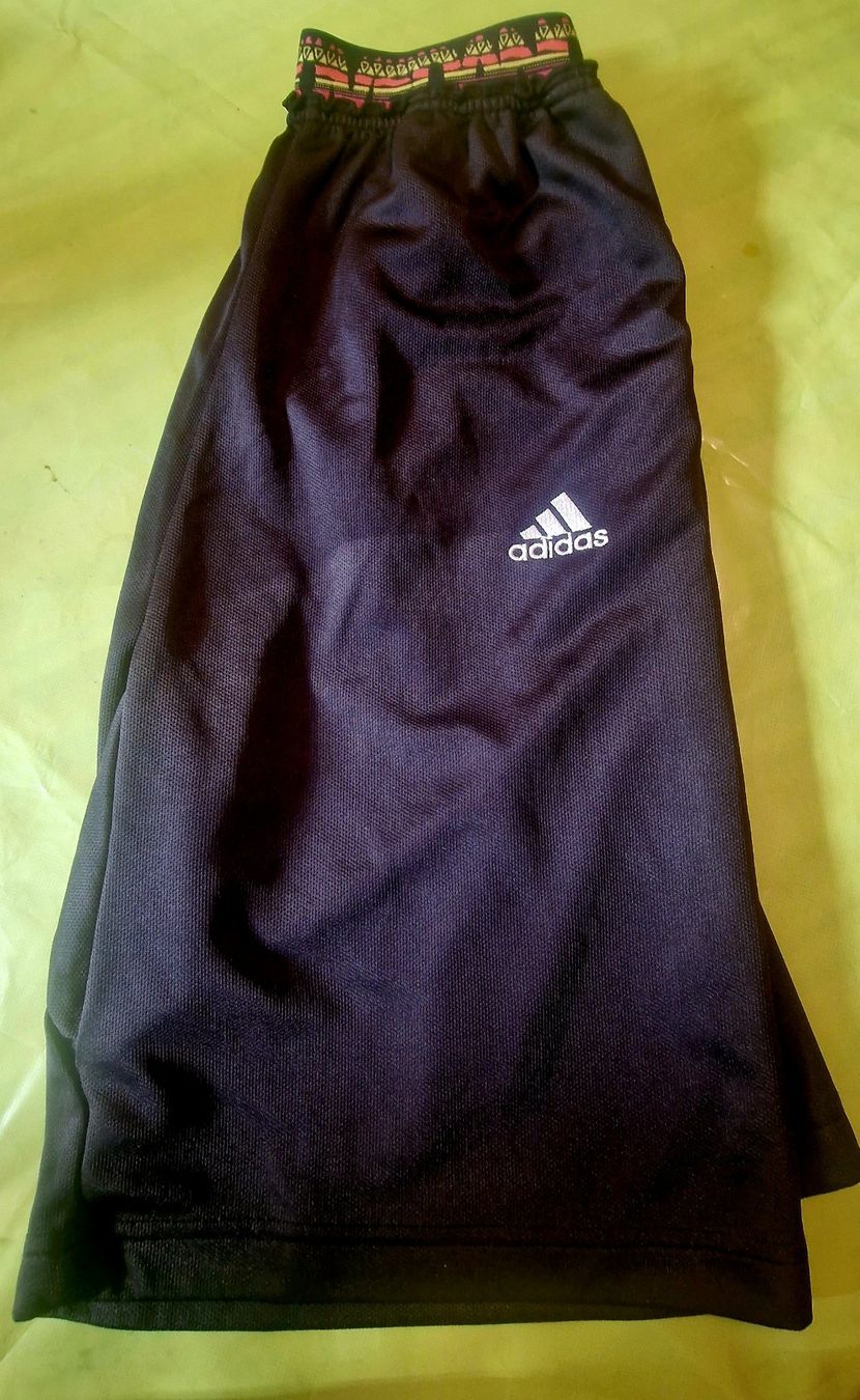 Hosen: Short Adidas – Gebraucht aus Mont-sur-Lausanne von Didinho 1
