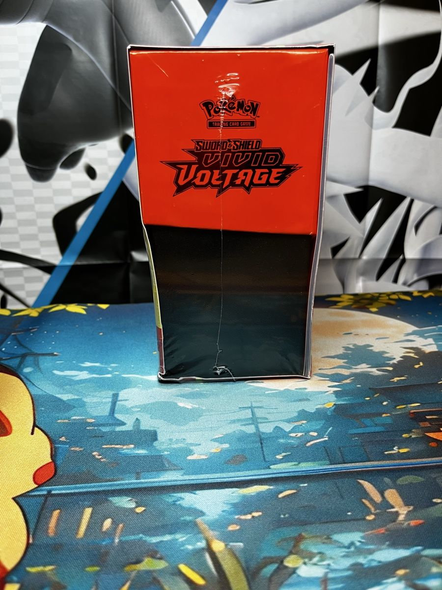 Pokémon Sammelbilder & Trading cards: Pokémon Vivid Voltage Elite Trainer Box – Neu und originalverpackt aus Chur von PokevestmentTCG 3