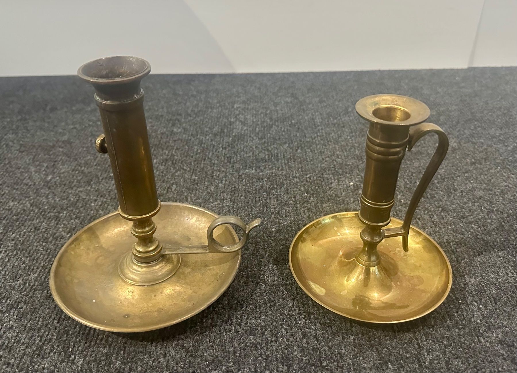 Portacandele: Zwei antike Kerzenhalter aus Messing – Usato da Basel venduto da artthings4you 1