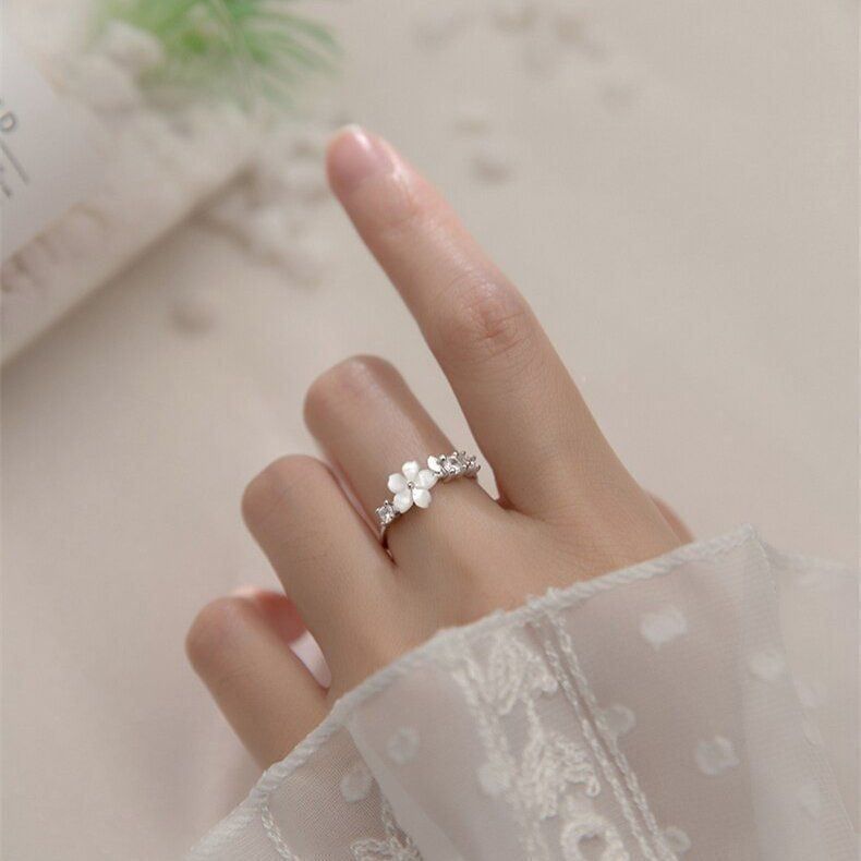 Ringe: Weisse Blume Ring aus Silber – Neu und originalverpackt aus Wil SG von Veratier 3
