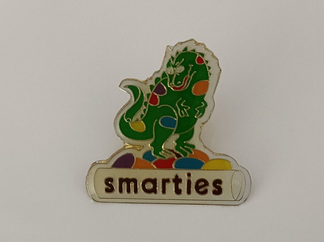 Placchette & Badge: Pin Smarties Dinosaurier - Box 4 – Usato da Köniz venduto da Pinscollect