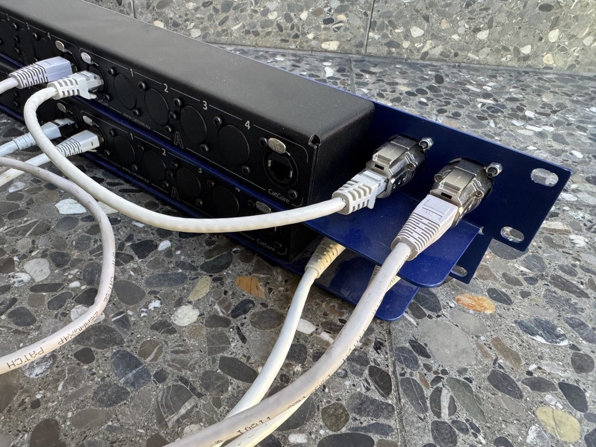 Strumenti musicali: 2x CatCore RSD-3M3F Multicore Adapter 19" 1HE – Usato da Bern venduto da A.W.S.R 2