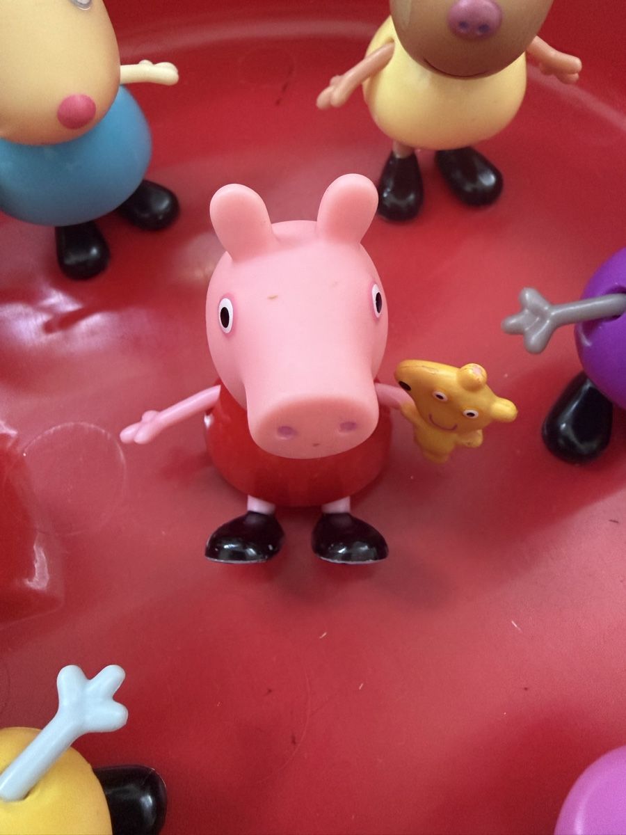 Giocattoli: Peppa Wutz Koffer mit 9 original Figuren – Usato da Herisau venduto da verkaufen75 2