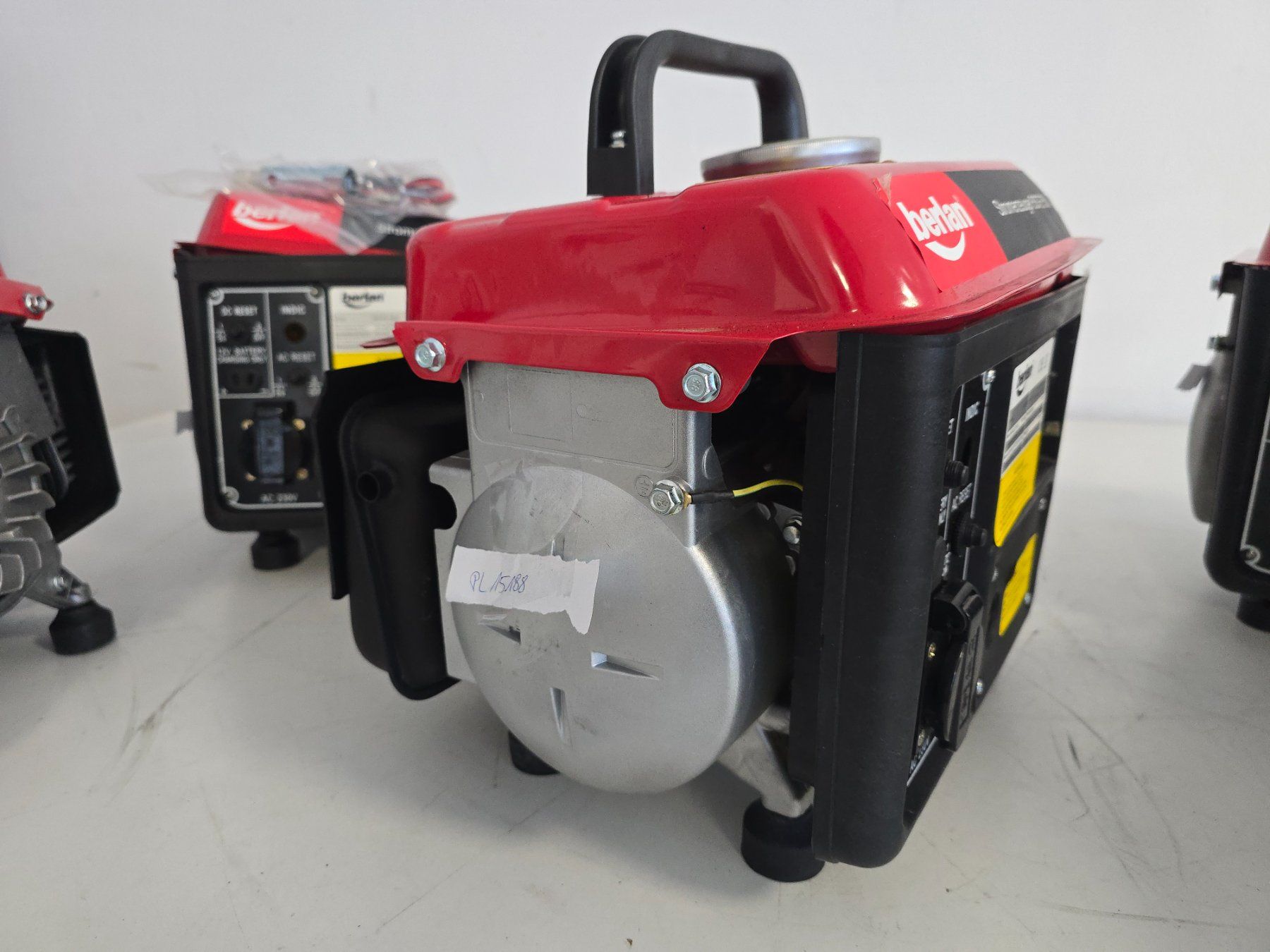 Generatori di corrente: 5x 2 PS Benzin Stromerzeuger Generator 750W Notstromaggregat – Difettoso da Baar venduto da Werkzeugzentrum 5