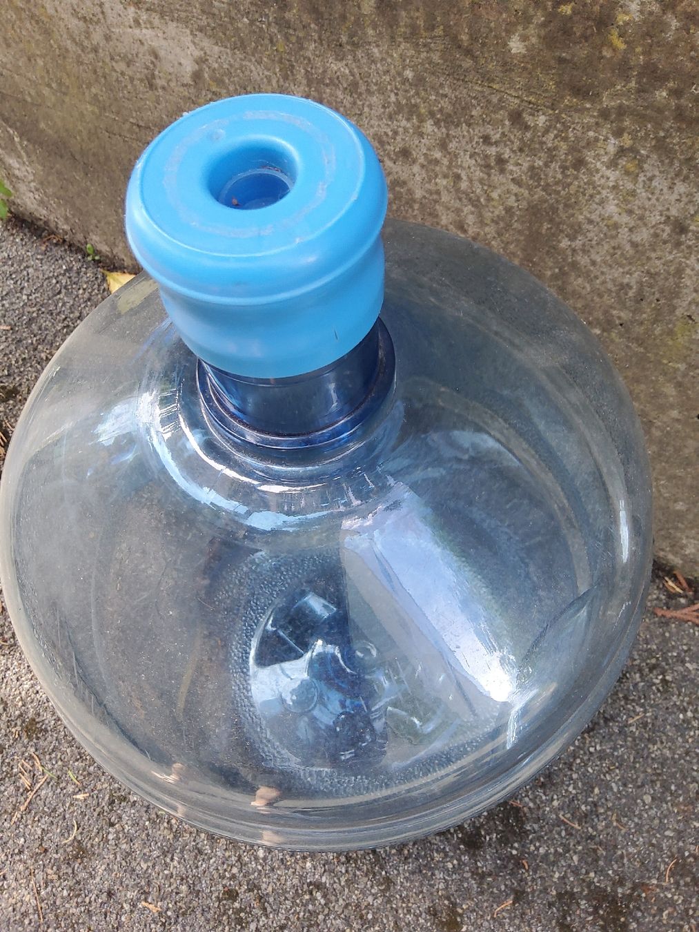 Autres vaisselles & verres: 18,9-Liter-Wassergallone mit Deckel – D'occasion à Winterthur par eob_fw5j 4