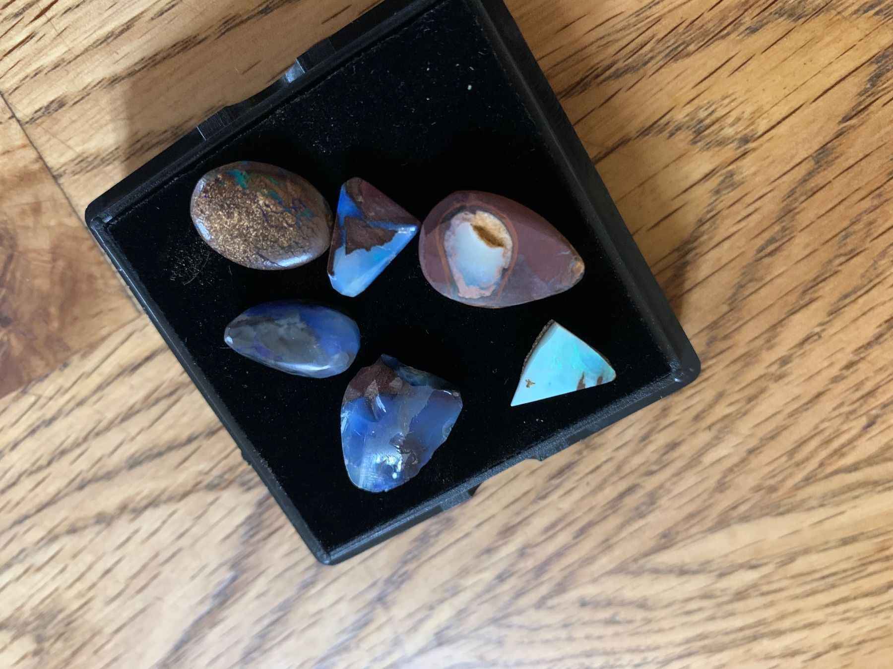 Pietre preziose: Boulder Opal – Usato da Flawil venduto da Naphtali