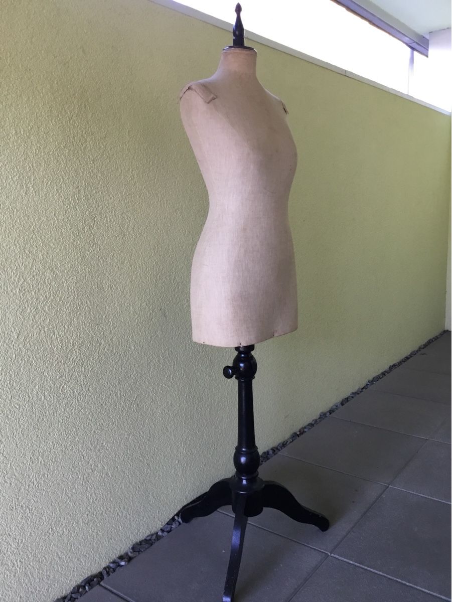 Allestimento di negozi e stand fieristici: Antike Schneiderpuppe – Usato da St. Gallen venduto da chamilla 6