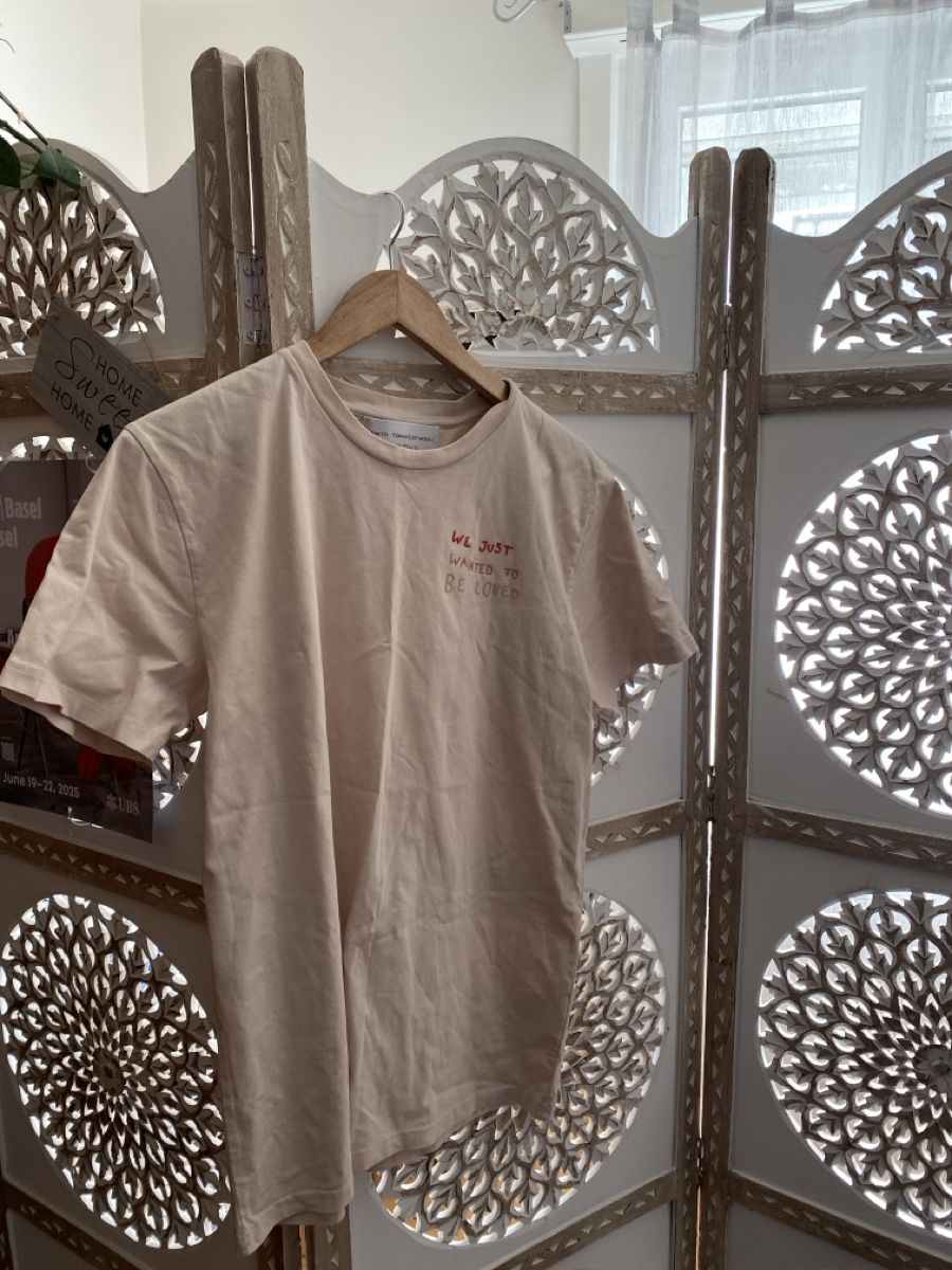 T-shirt: David Tomaszewski Essential T-Shirt, Beige, Sommer 47 – Nuovo e nell'imballaggio originale da Birsfelden venduto da Yakari69