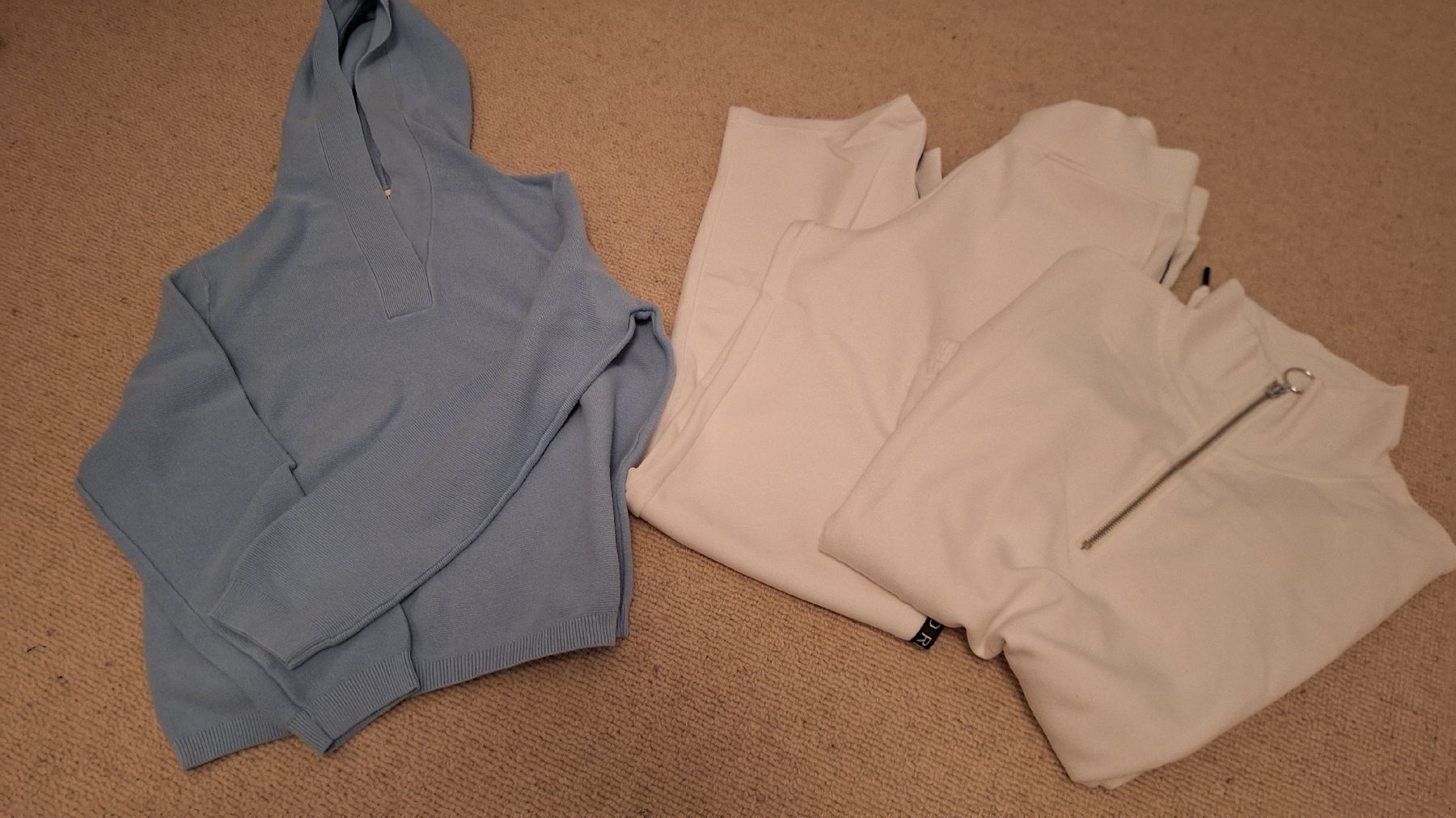Lotti di vestiti: Bonita Strickpullover Hellblau & Loungewear Set, Grösse s – Nuovo (secondo la descrizione) da werdenberg venduto da Nsmilles