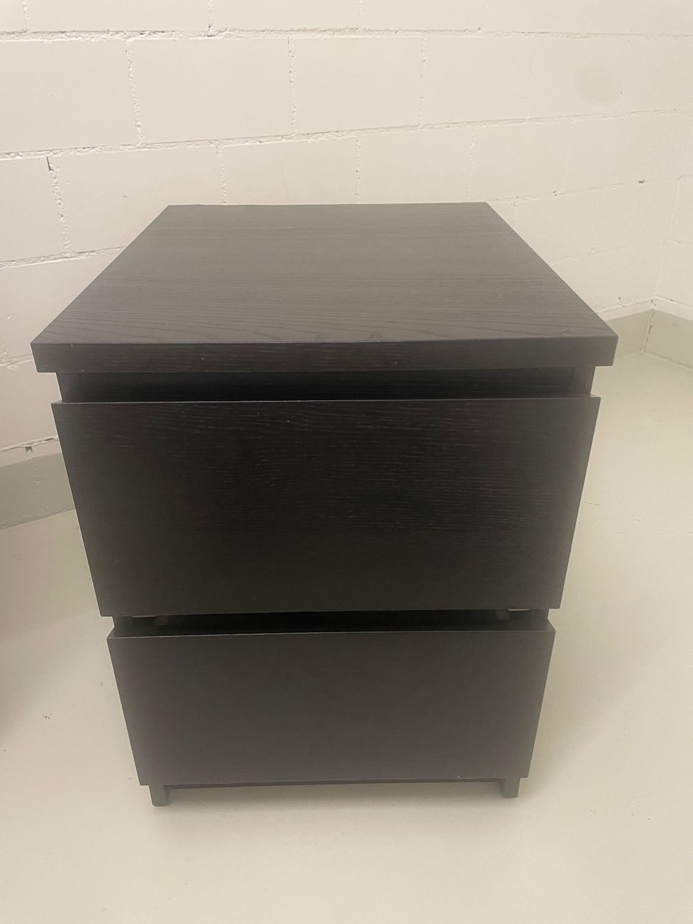 Ikea Tables de nuit: MALM Nachttisch/ Kommode – D'occasion à Oetwil am See par Helvetnet