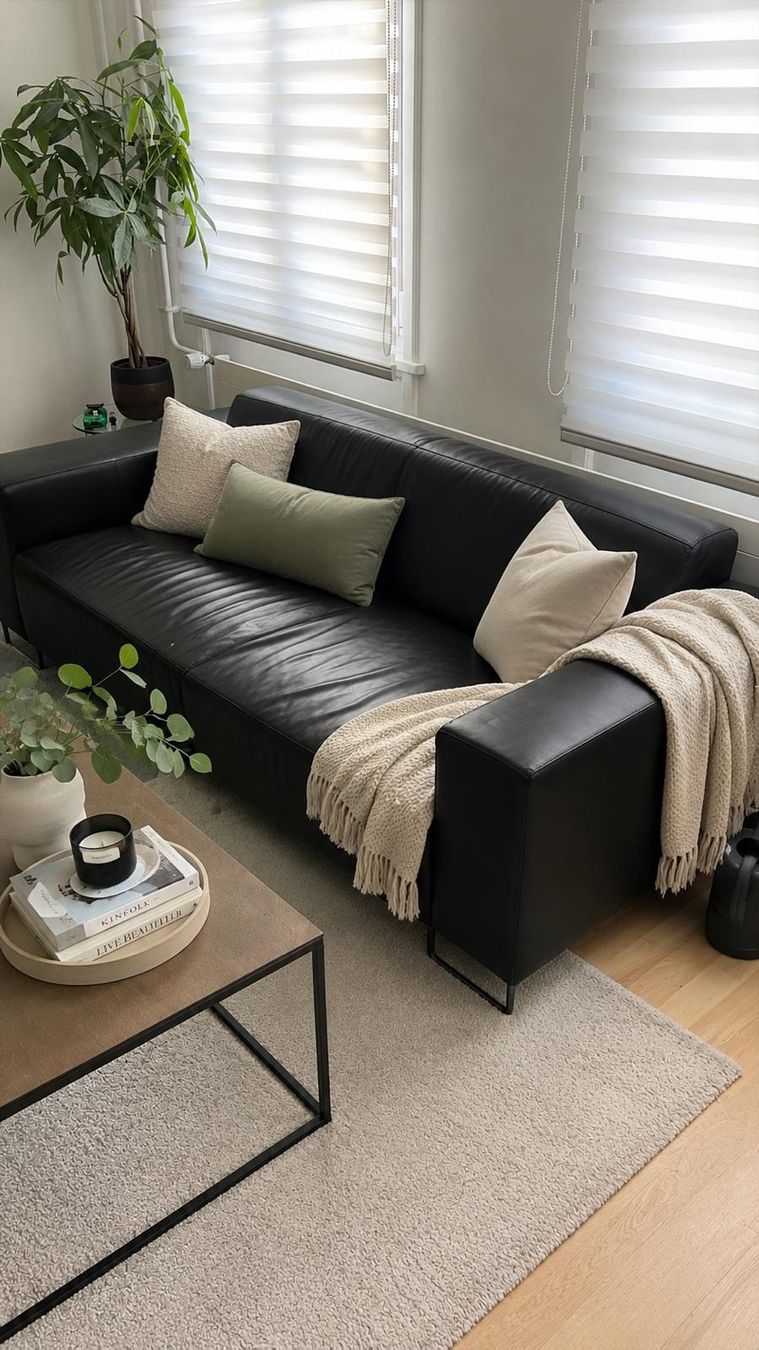 Sofas: Modernes schwarzes Ledersofa – Gebraucht aus Bichelsee von neenas16