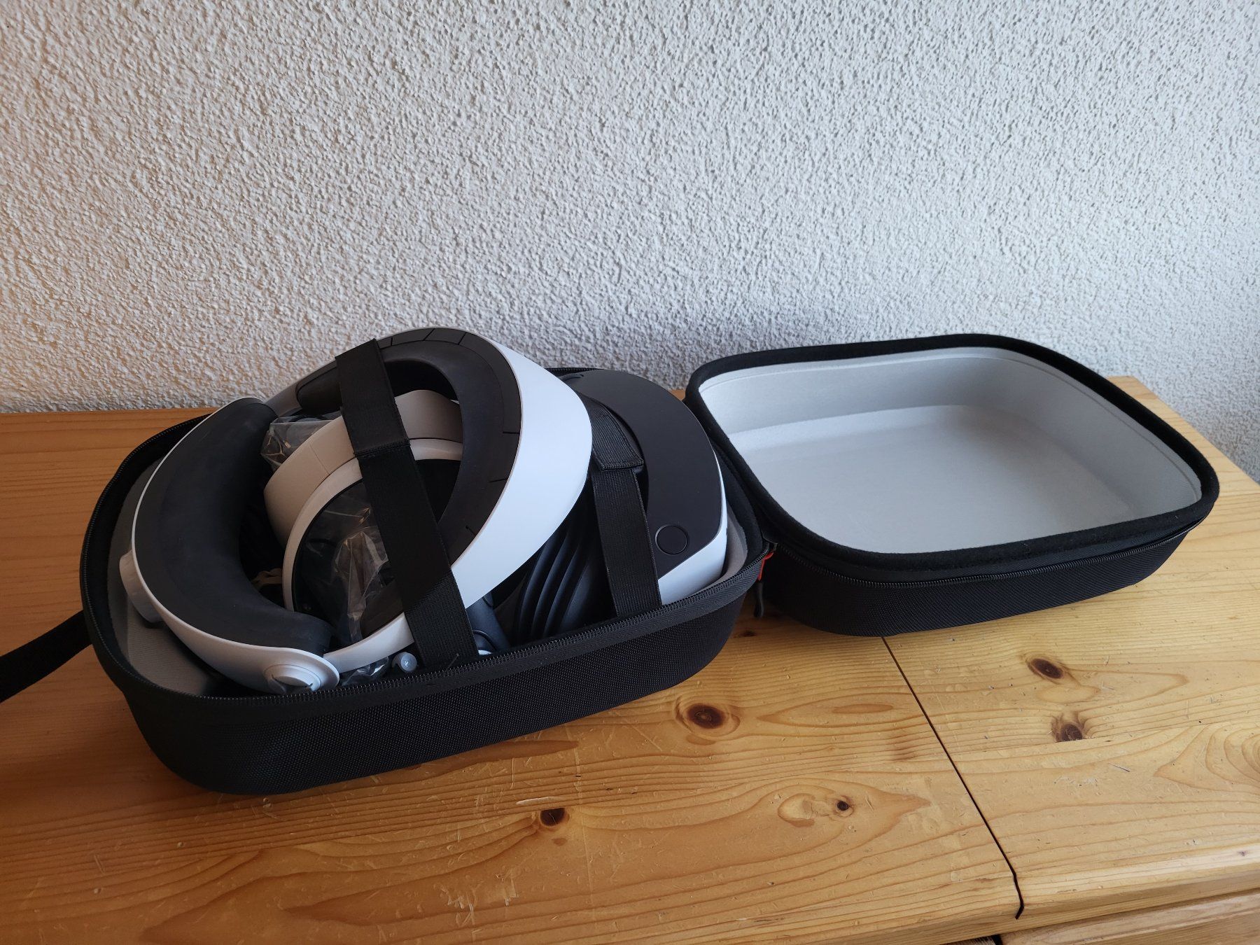 Sony Casco VR: Sony Playstation VR2 (PSVR2) inkl Case + original PC-Adapter – Usato da Oberstocken venduto da Steiner021 2