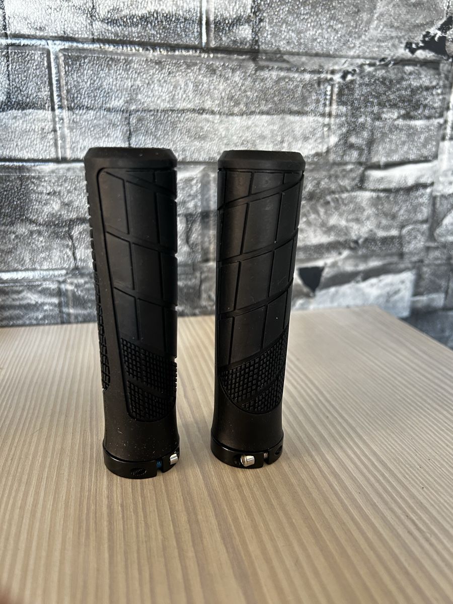 Pezzi di ricambio: ODI MTB Fahrrad Lenkergriffe schwarz – Nuovo (secondo la descrizione) da Root venduto da Sajo_04 1