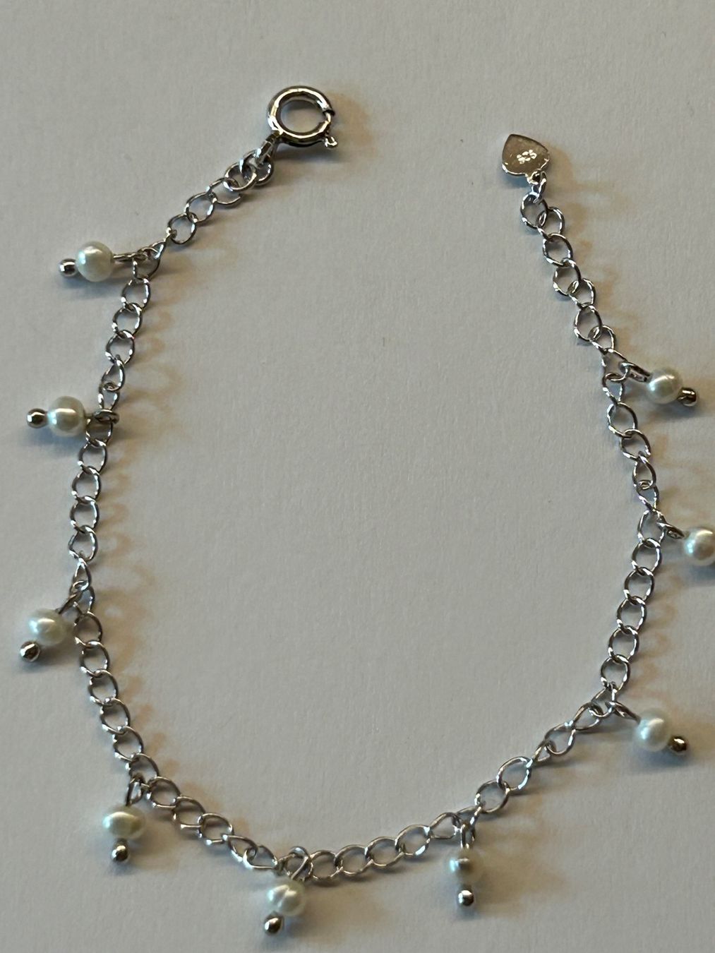 Bracciali & Braccialetti: Armband aus Sterling Silber & Süsswasserperlen – Nuovo e nell'imballaggio originale da Innertkirchen venduto da Glatthard-Interior