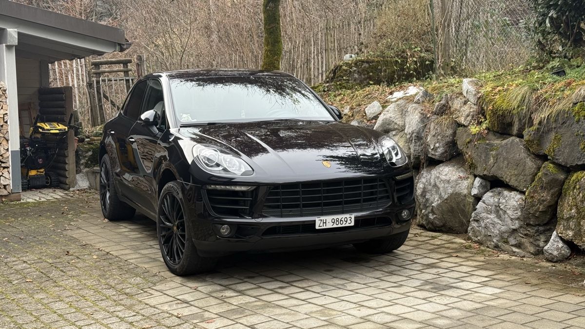 Porsche Automobili: Porsche Macan 2.0 Blackline – Usato da Steg im Tösstal venduto da Beckerbande