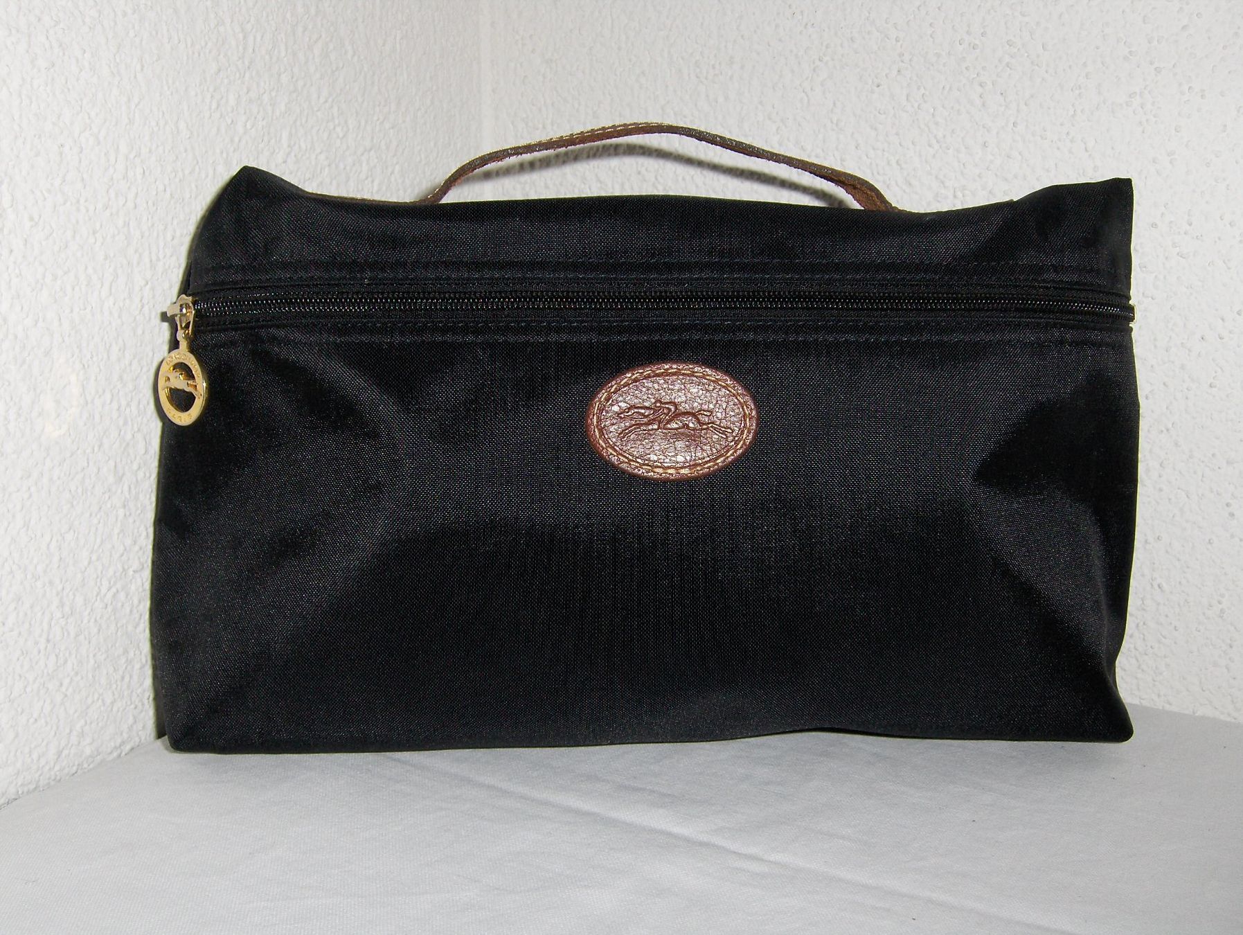 Longchamp Custodie per cosmetici: Necessaire Longchamp Farbe schwarz – Usato da Dübendorf venduto da alracfo