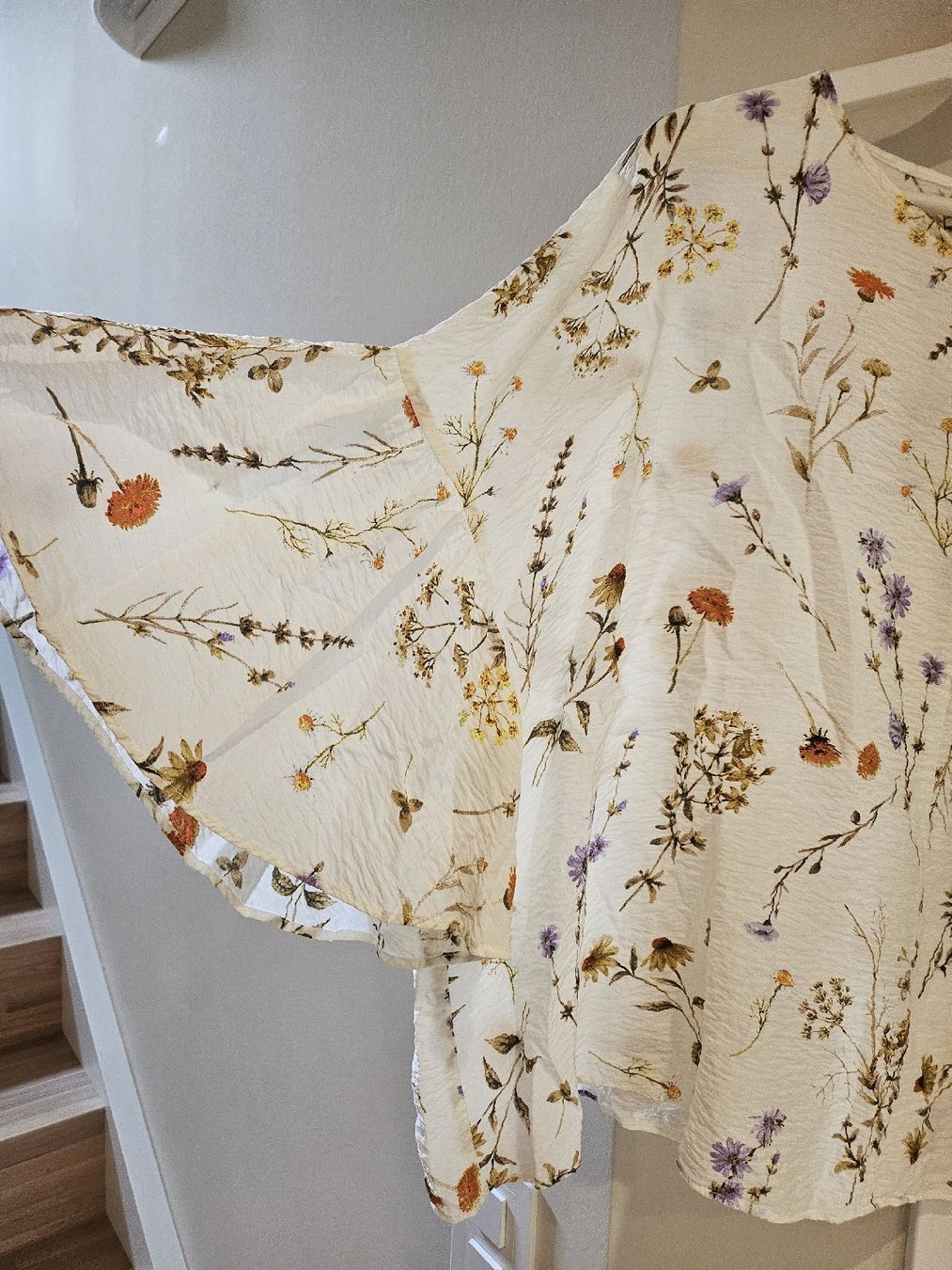 C&A Camicette: Bluse mit Blumen und Rüschen von C&A gr.48 – Usato da Allschwil venduto da na.wi.90 2